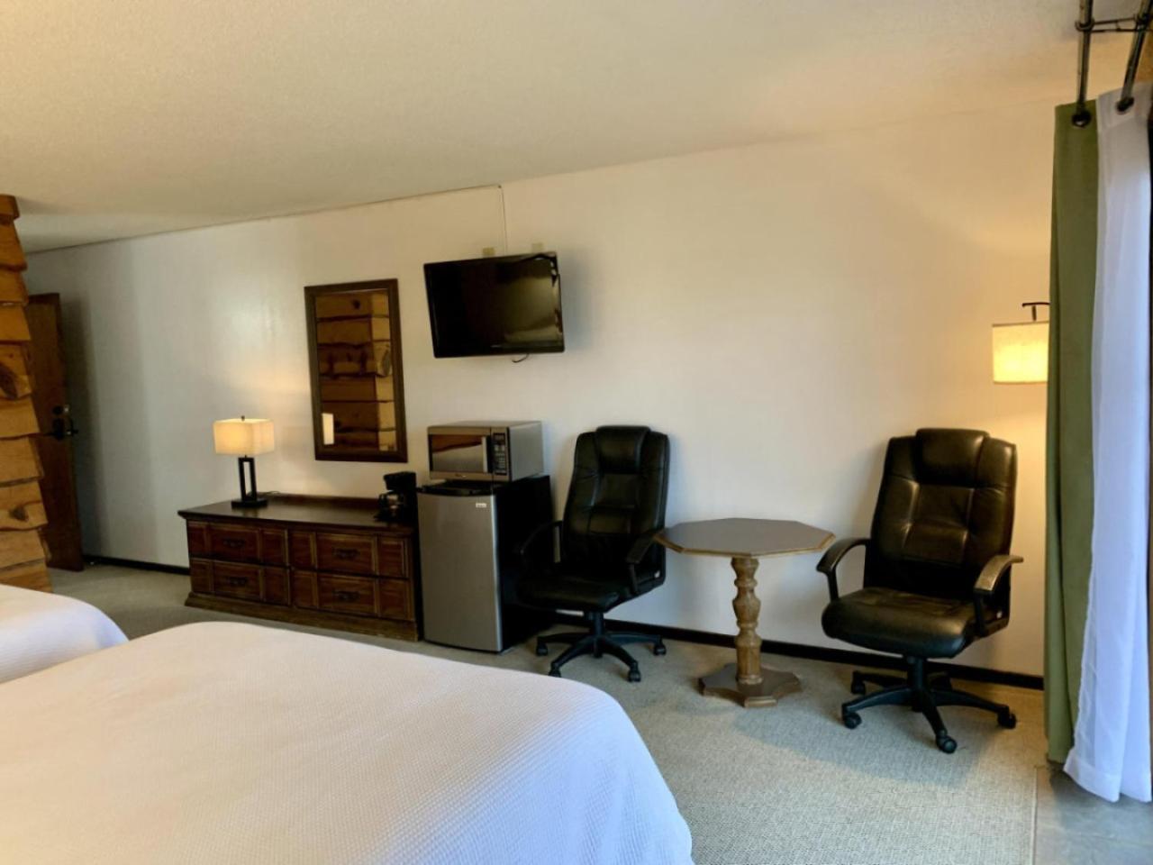 Bridge Inn Tomhawk - 2Nd Floor, 1 King Size Bed, Balcony, River View Tomahawk Exterior foto