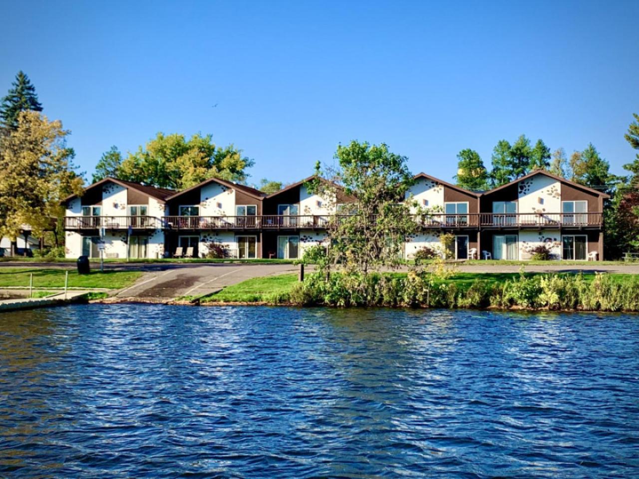 Bridge Inn Tomhawk - 2Nd Floor, 1 King Size Bed, Balcony, River View Tomahawk Exterior foto