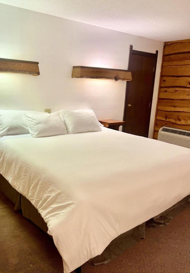 Bridge Inn Tomhawk - 2Nd Floor, 1 King Size Bed, Balcony, River View Tomahawk Exterior foto