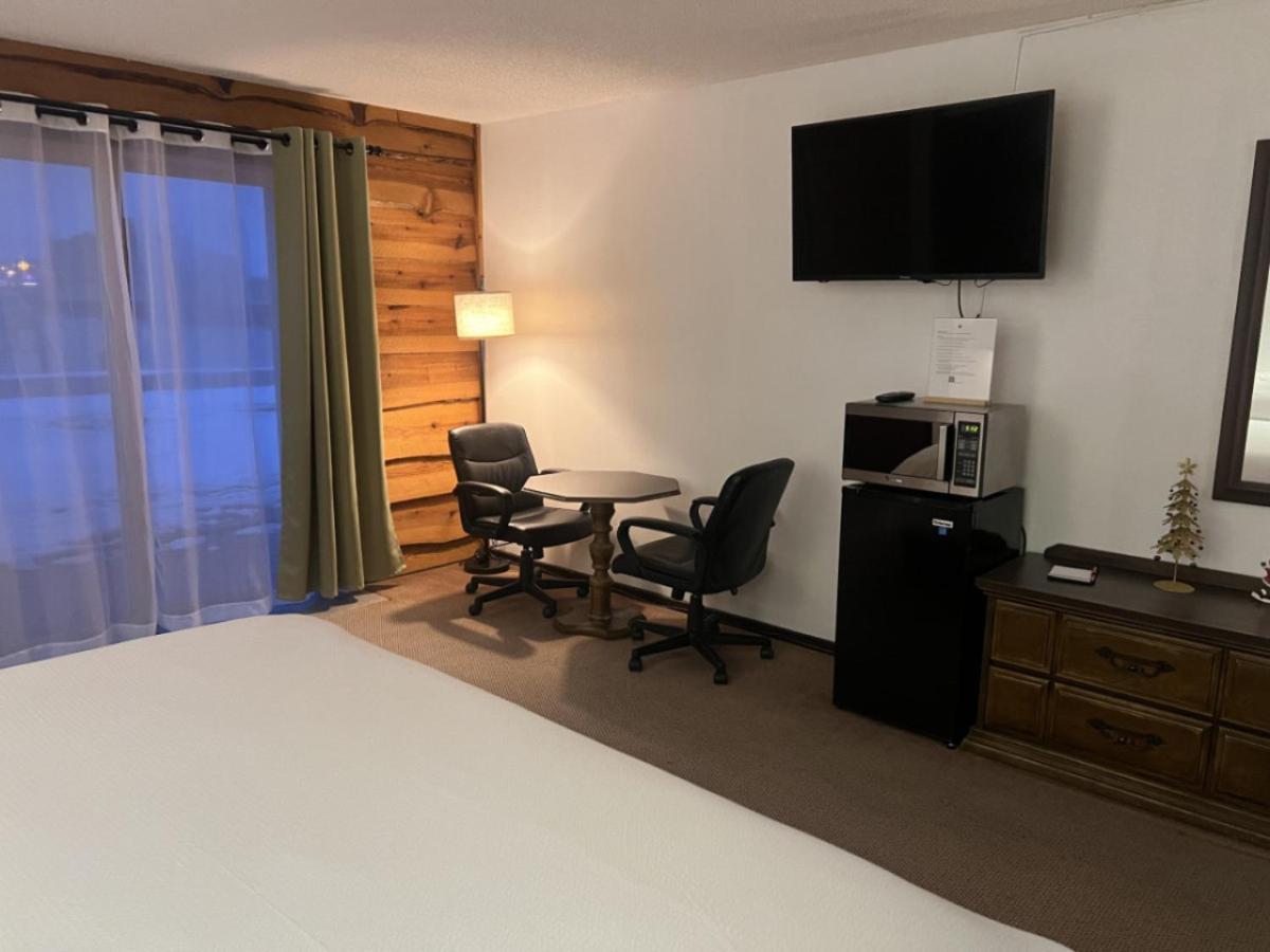Bridge Inn Tomhawk - 2Nd Floor, 1 King Size Bed, Balcony, River View Tomahawk Exterior foto
