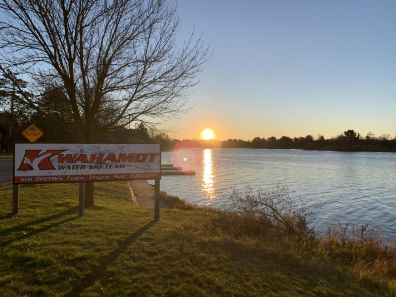 Bridge Inn Tomhawk - 2Nd Floor, 1 King Size Bed, Balcony, River View Tomahawk Exterior foto
